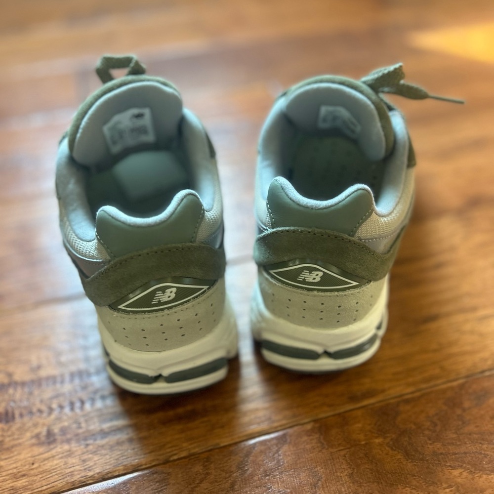 Women’s New Balance 2002R Sneakers - Picture 4 of 13